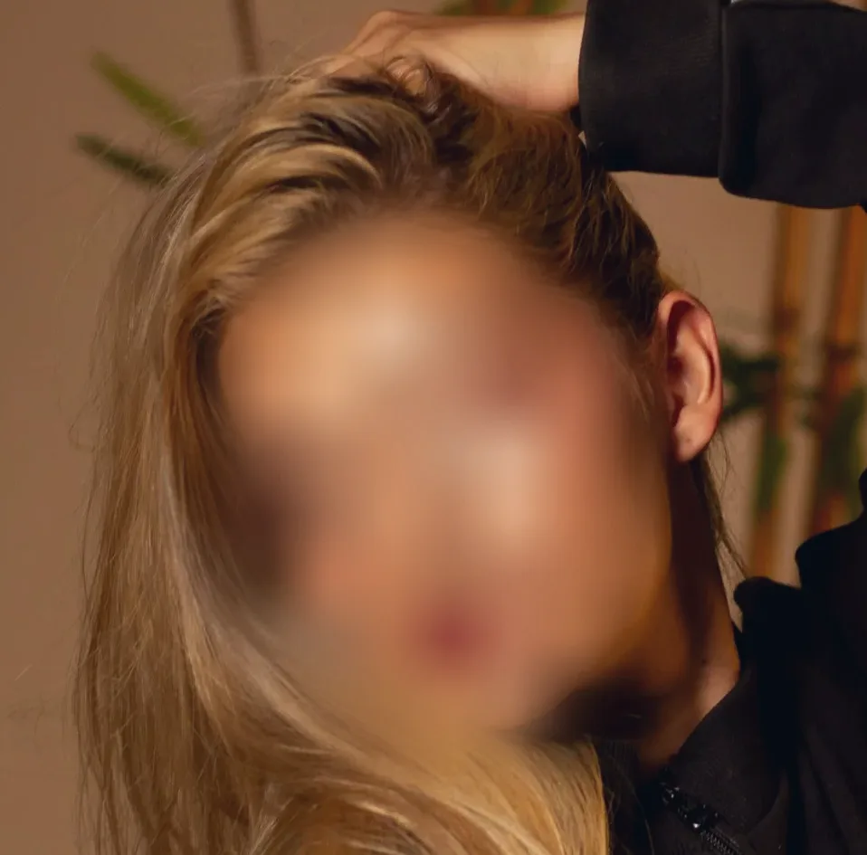 Alena, 25