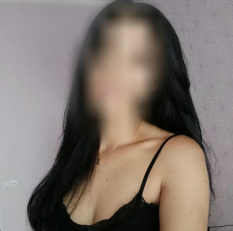 Amira, 29