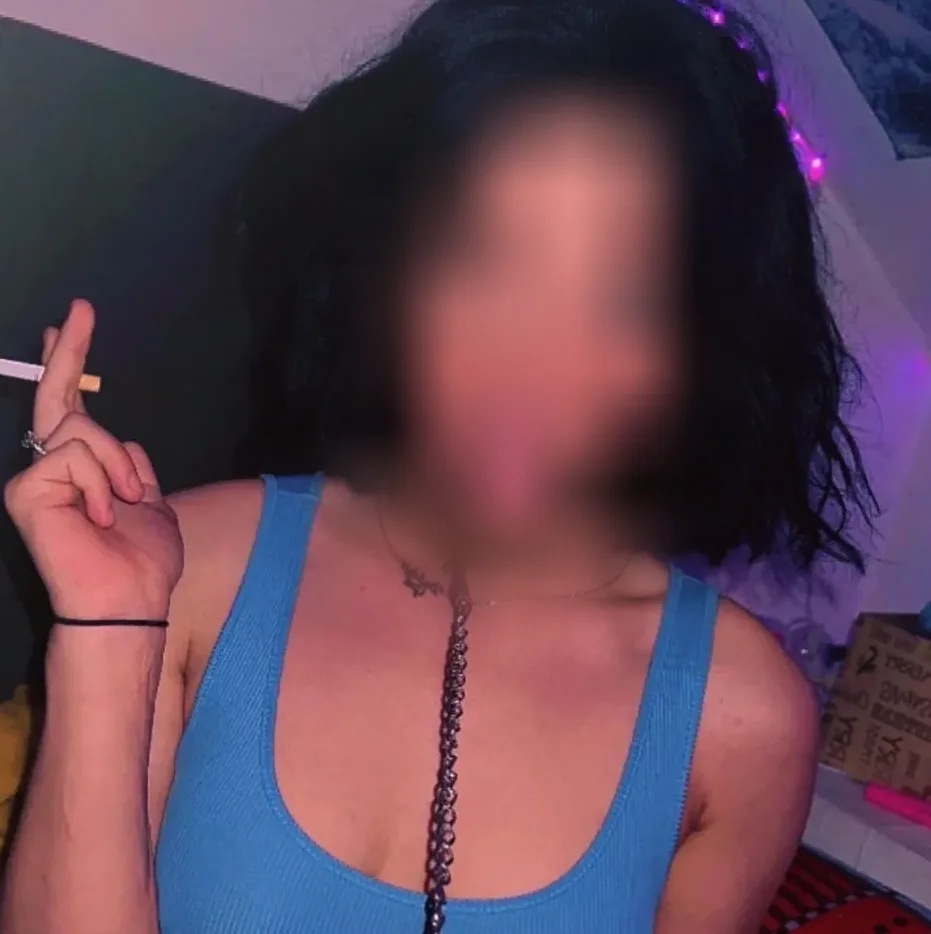 Ayse, 23