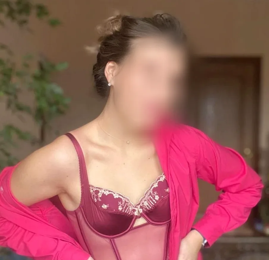 Nicole, 24