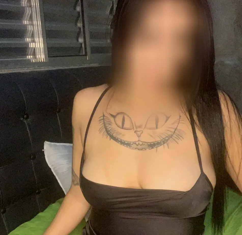 Nina, 27
