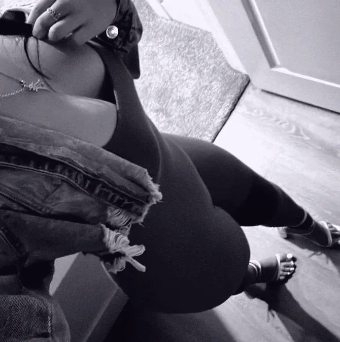 Pia, 25
